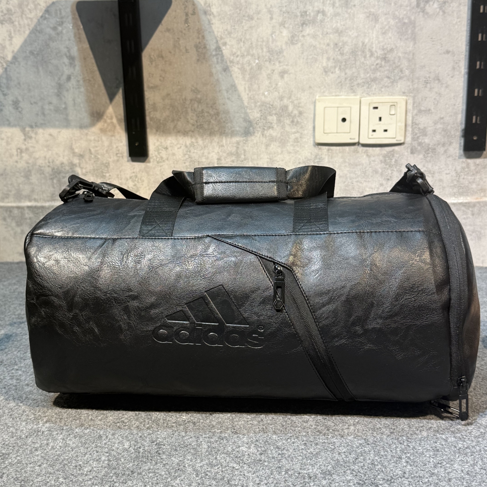 5 Premium PU leather 18 inch Waterproof Gym & Travel Bag - Image 1